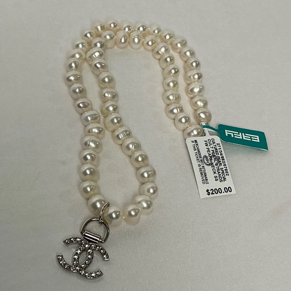 Pearl Necklace with Silver Charm Chanel - Picture 1 of 7